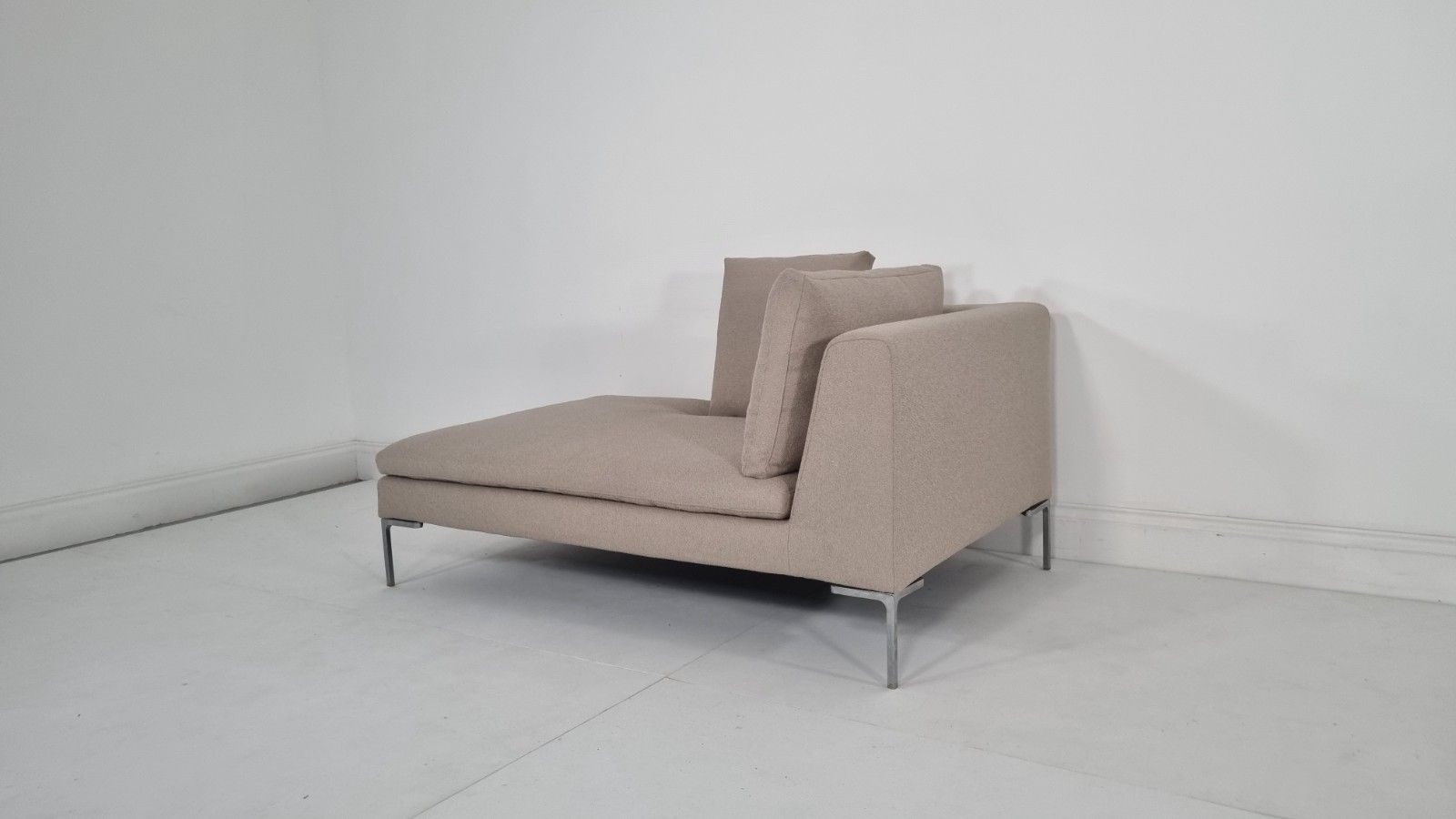 Bb Italia Charles Chaise In Stone Boucle In Excellent Condition photo Furniture