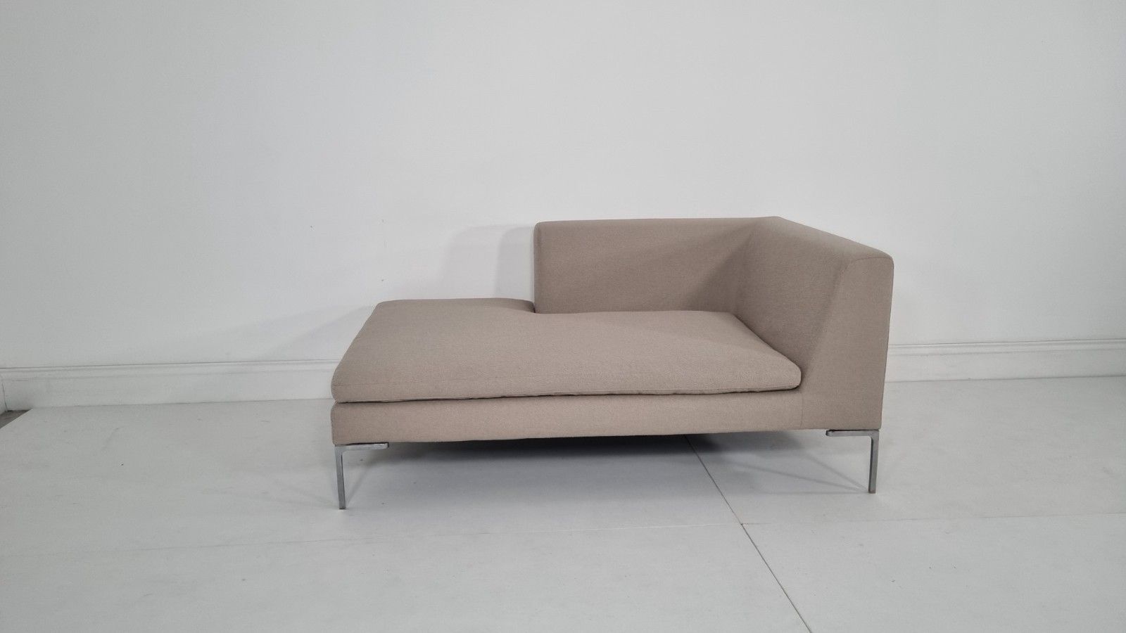 Bb Italia Charles Chaise In Stone Boucle In Excellent Condition photo buy