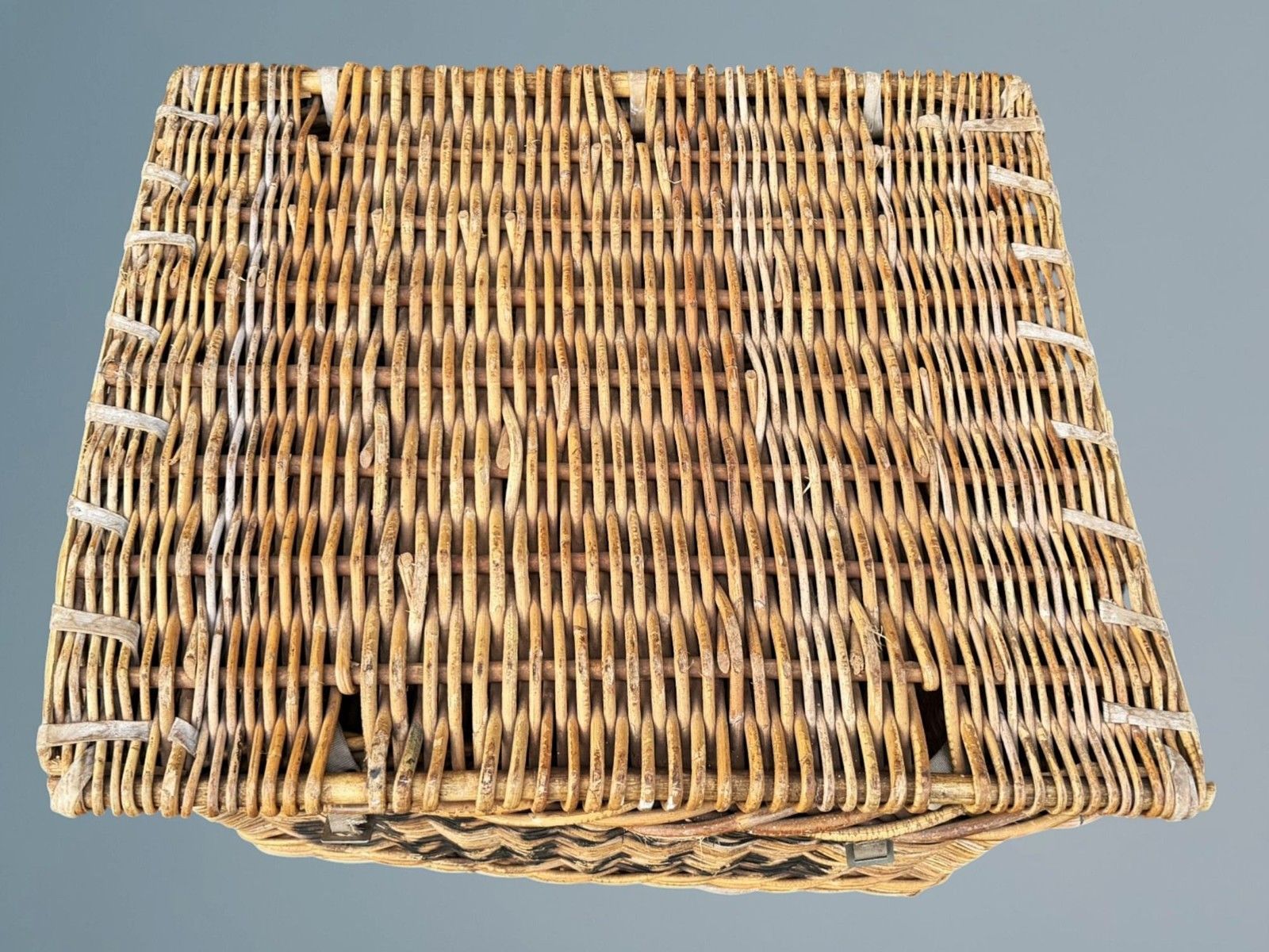 photo vintage Large Antique Wicker Basket /Log Basket