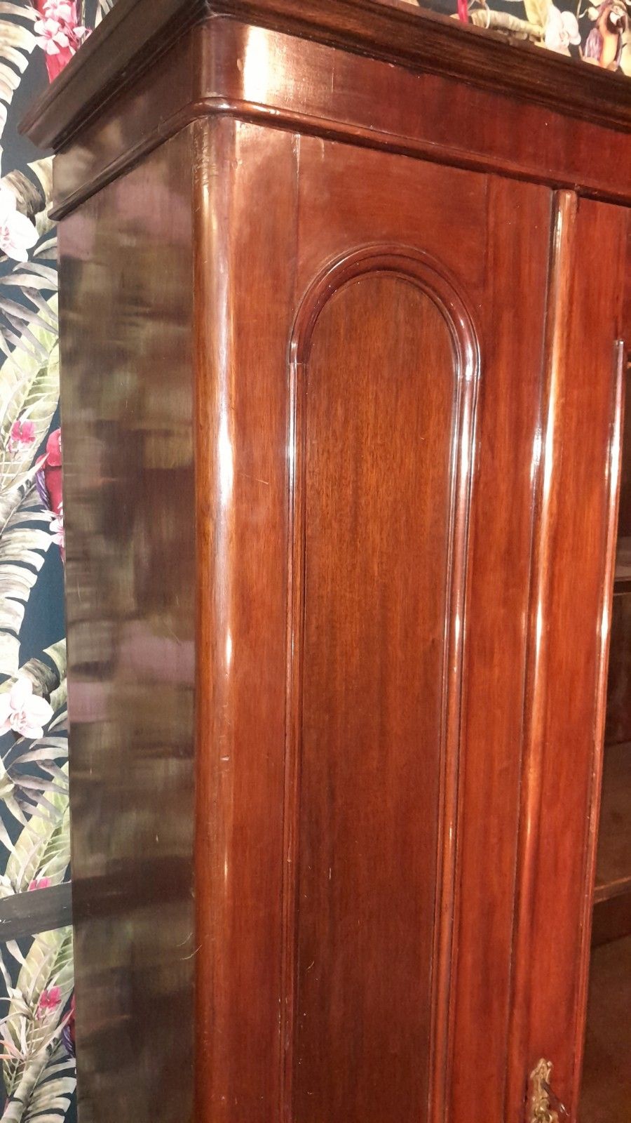 1499.0 Superb Victorian Tall Bookcase With 1 Glazed Door And 4 Internal Shelves photo
