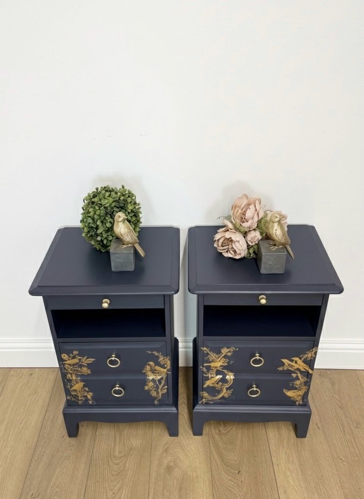 Rare Refinished Stag Minstrel Tea Tray Bedside Tables In Navy Blue With Gold Floral Bird Design, Nightstands, Vintage photo furniture