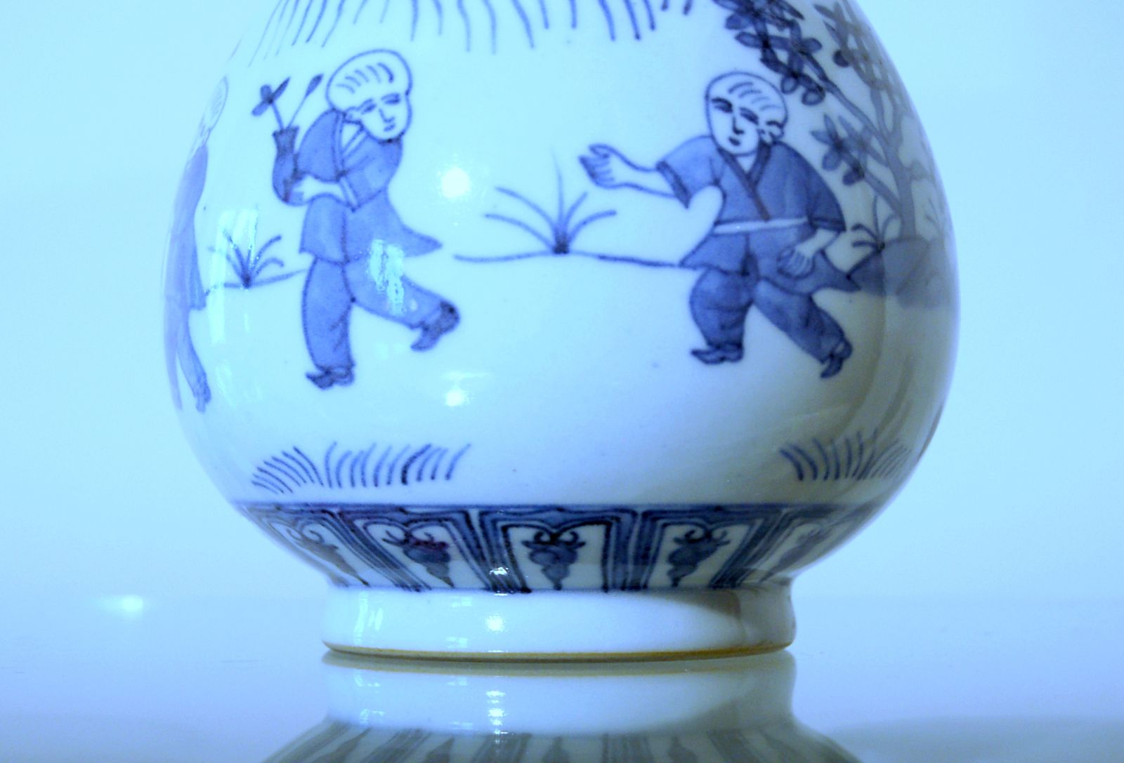 Small Porcelain Vase   Qing Dynasty / Qianlong   Jiaqing Period / 19th Century photo Home Decor