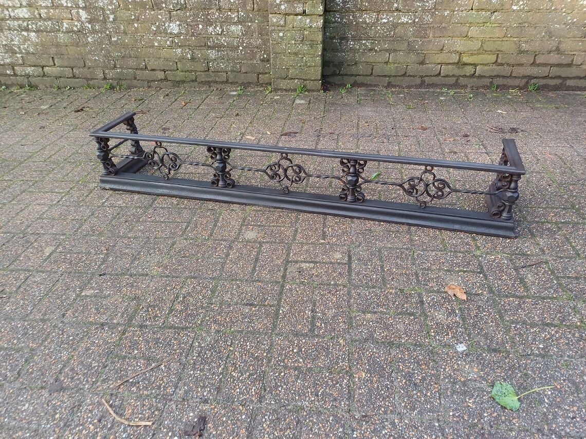 Grand Vintage Victorian Cast Iron And Steel Fireplace Fender 35kg Ornate Scrollwork Original Antique Architectural