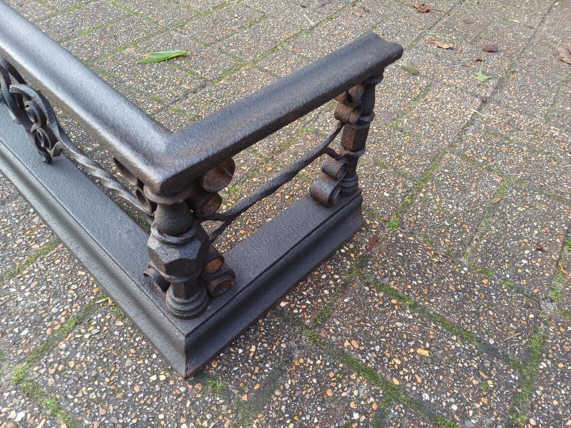 Grand Vintage Victorian Cast Iron And Steel Fireplace Fender 35kg Ornate Scrollwork Original Antique Architectural photo Home Fixtures