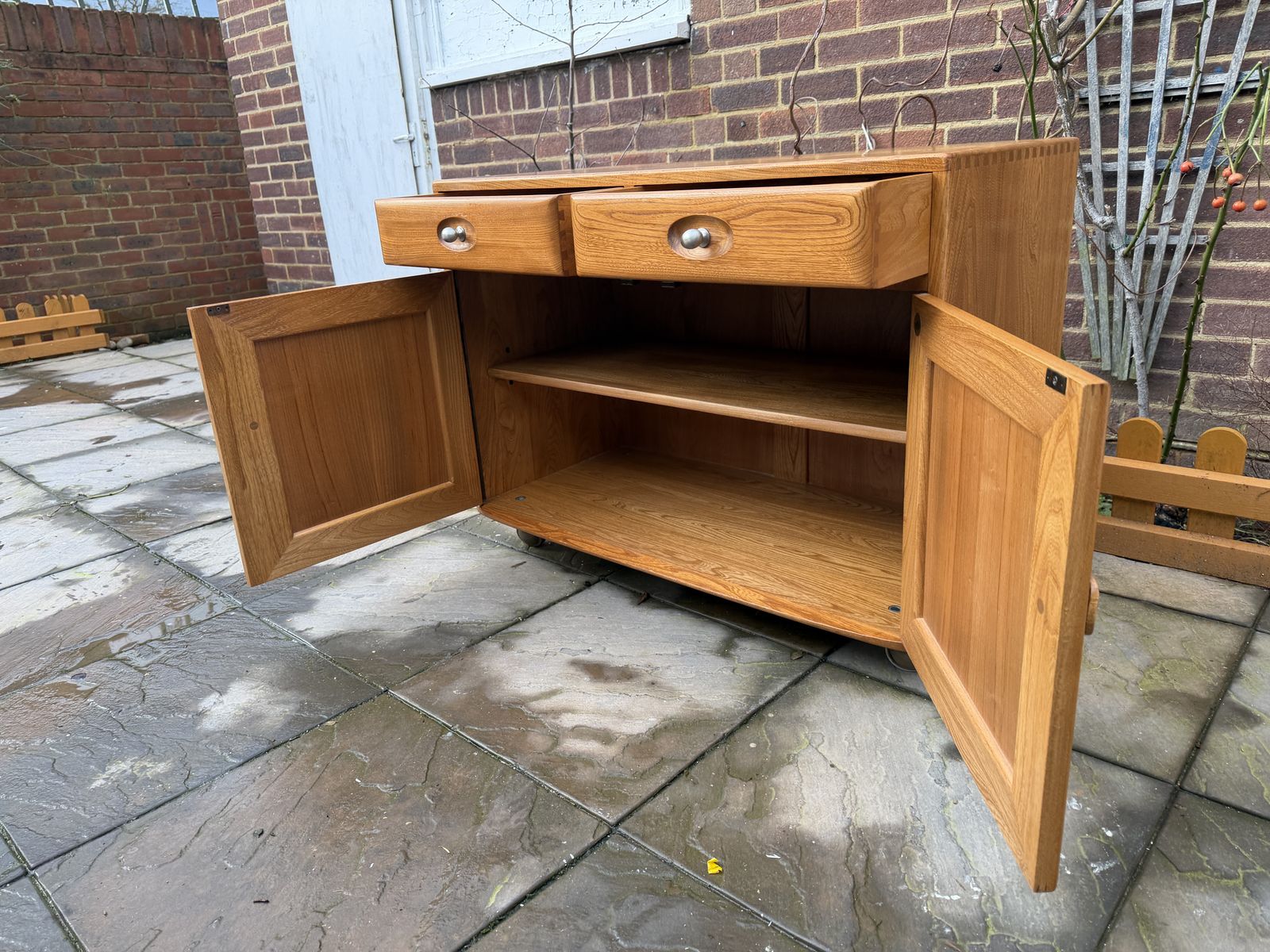 photo vintage Pretty Ercol Windsor Cabinet With Drawers  – Great Condition, Rrp £3,060
