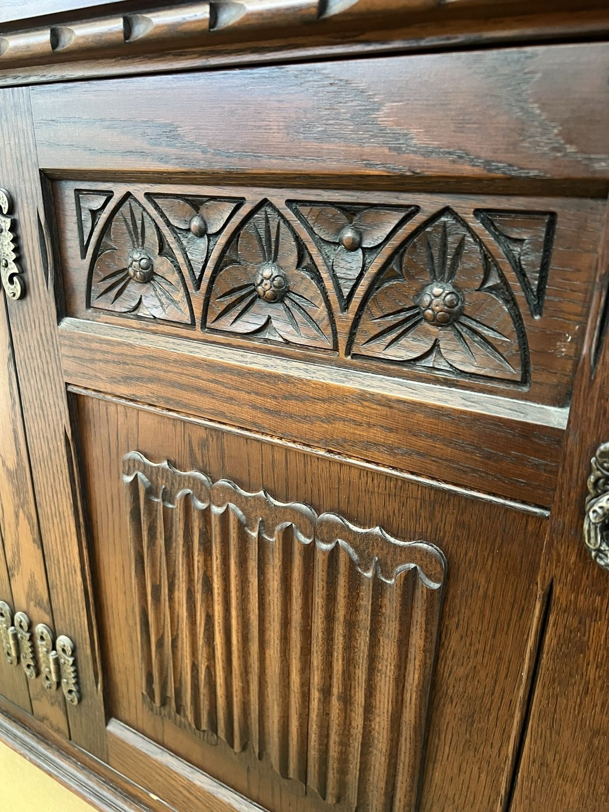 Wood Bros Old Charm Sovereign Dresser Sideboard With A Tudor Brown Traditional Finish photo buy
