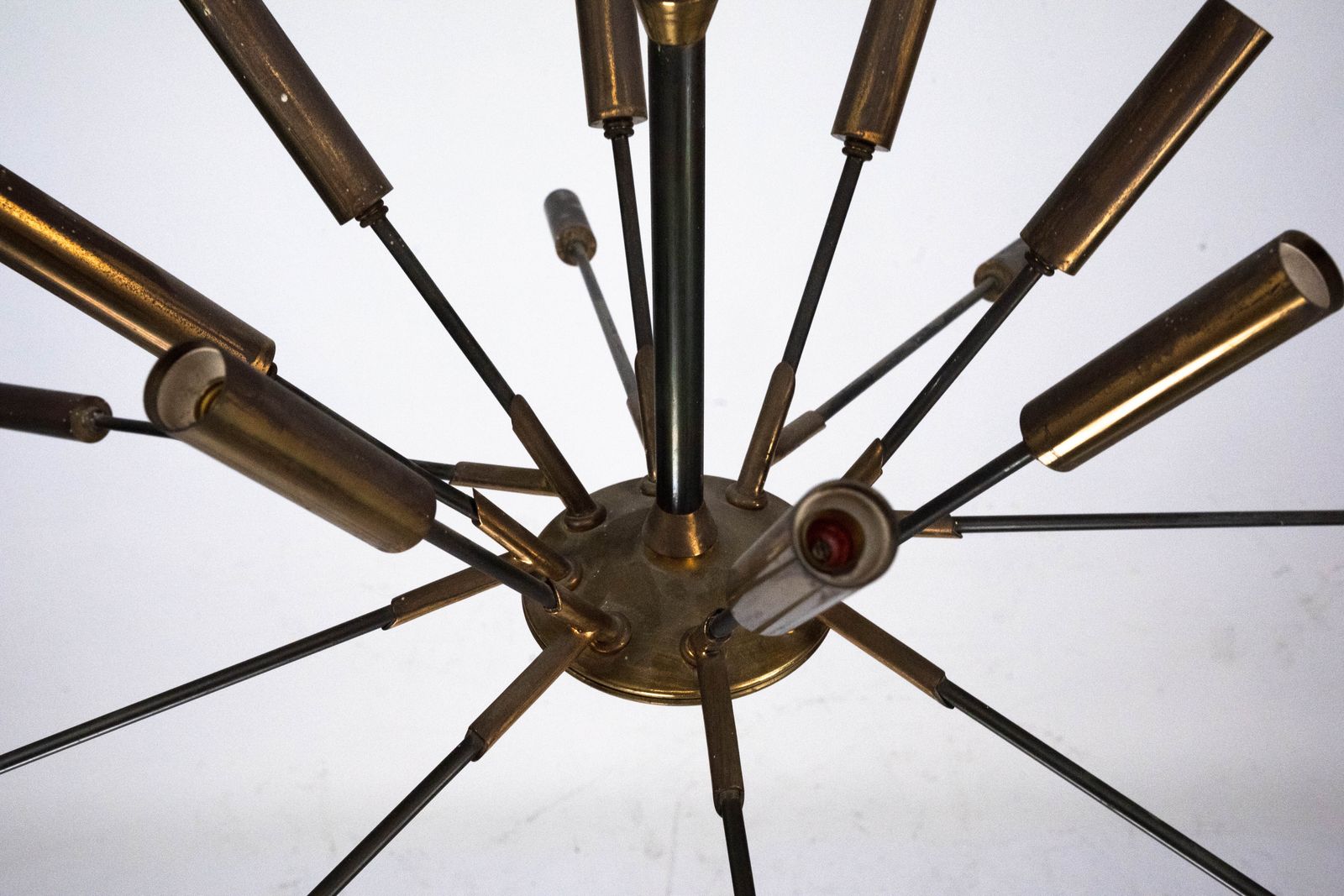 photo furniture Rare Stilnovo 16 Arm Brass Sputnik Chandelier – 92 Cm Diameter – Italy, 1950s