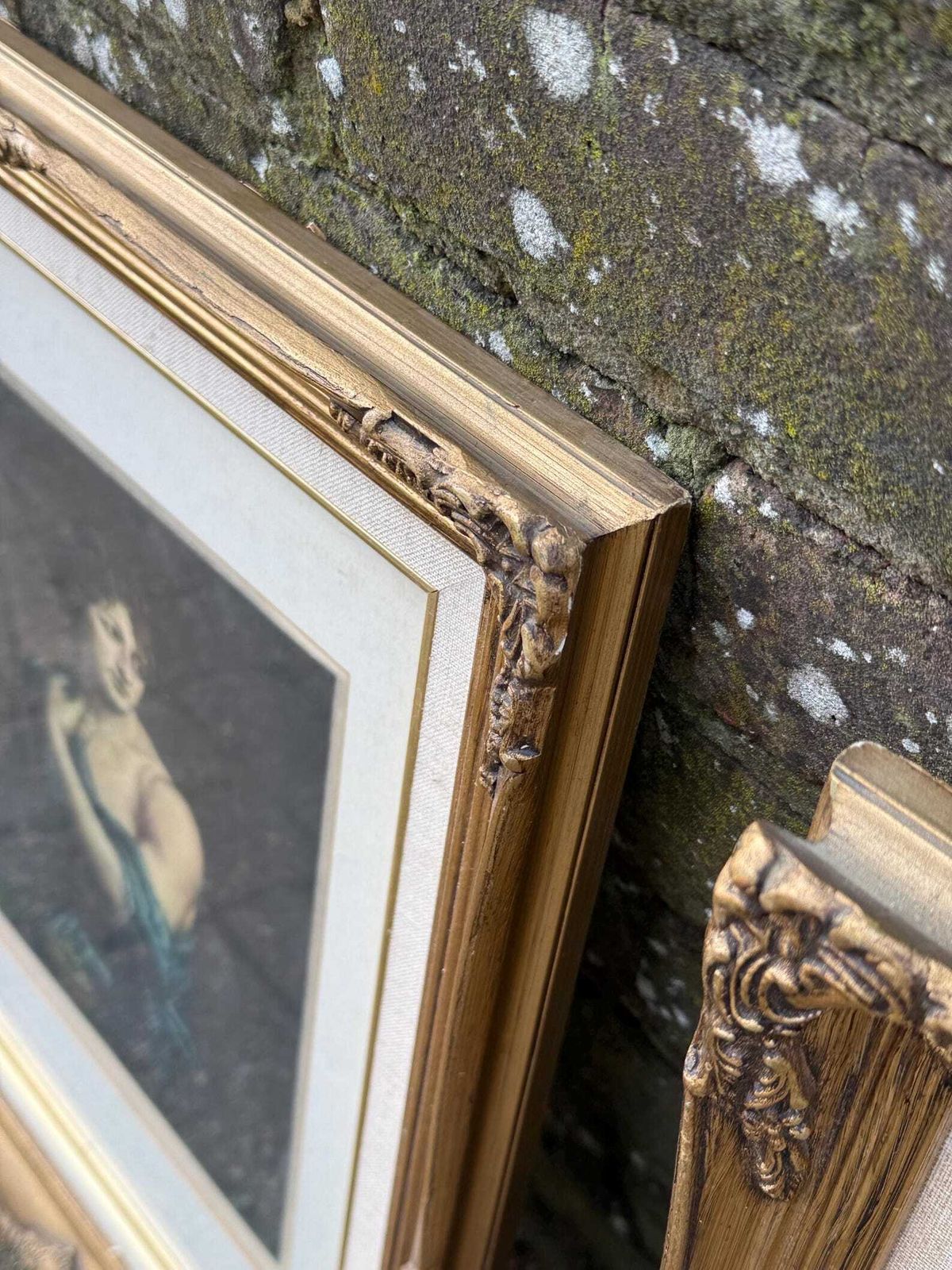 photo vinterior Authentic Retro Pair Of Ornate Gilt Framed Classical Portrait Art Prints