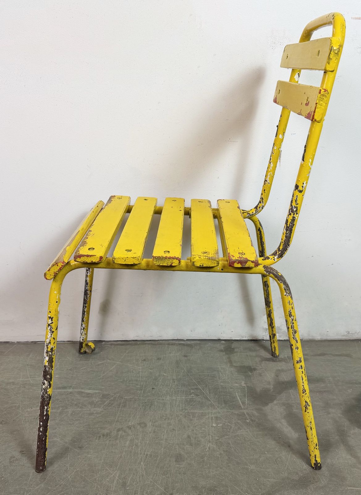 photo vintage Vintage Yellow Chair, 1960s, Iron
