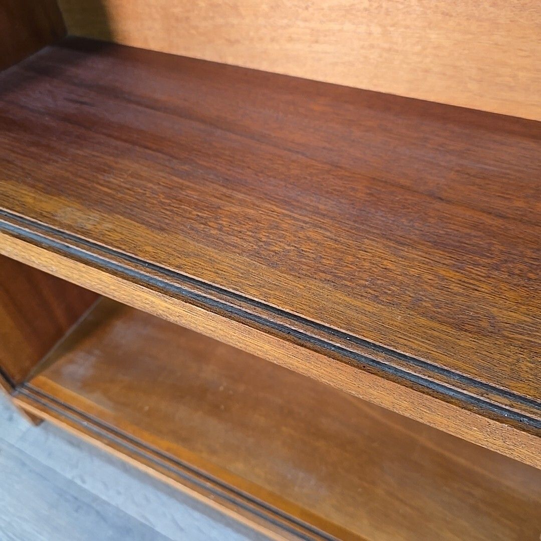 photo vintage Vintage Mahogany Bookcase – Retro Shelf Library Shelves Mid Century Wooden