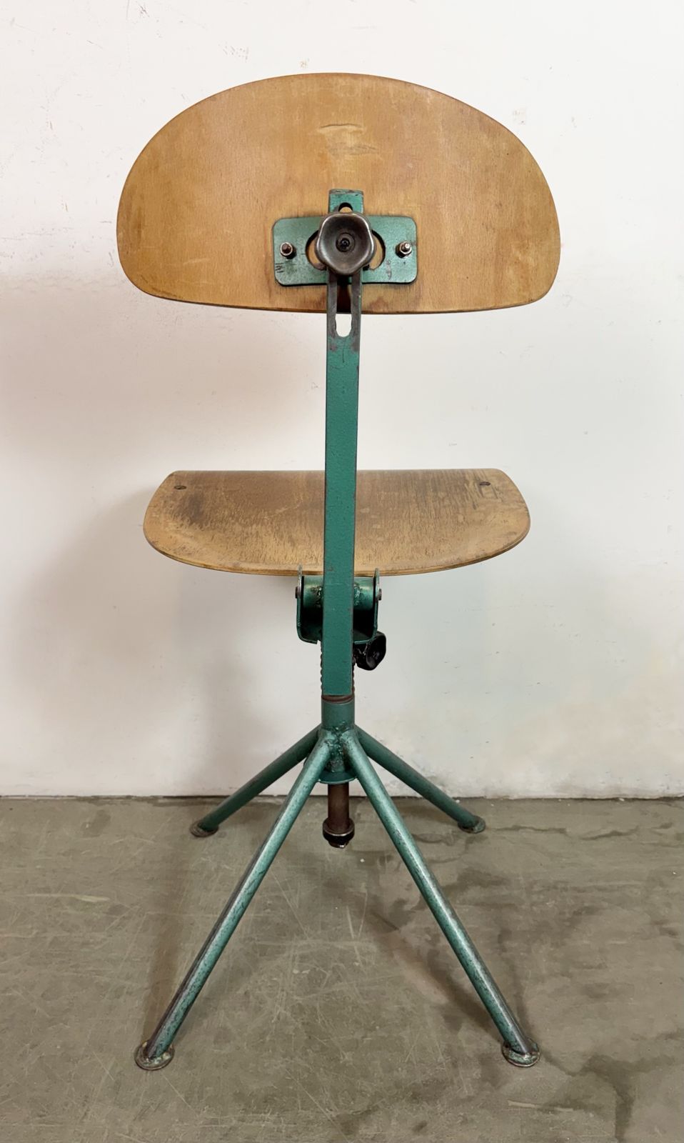 229.0 Dark Green Industrial Workshop Chair, 1950s, 15x photo