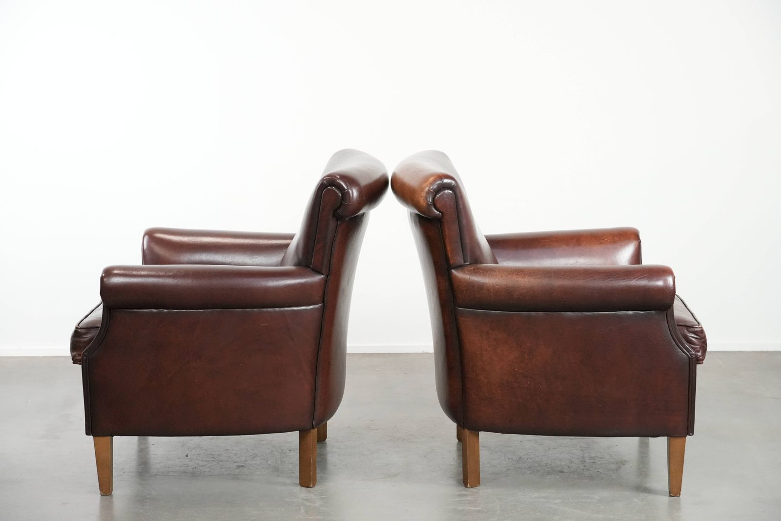 Set Of 2 Luxury Sheep Leather Armchairs / Armchairs With A Timeless Look And Beautiful Dark Colors photo Furniture