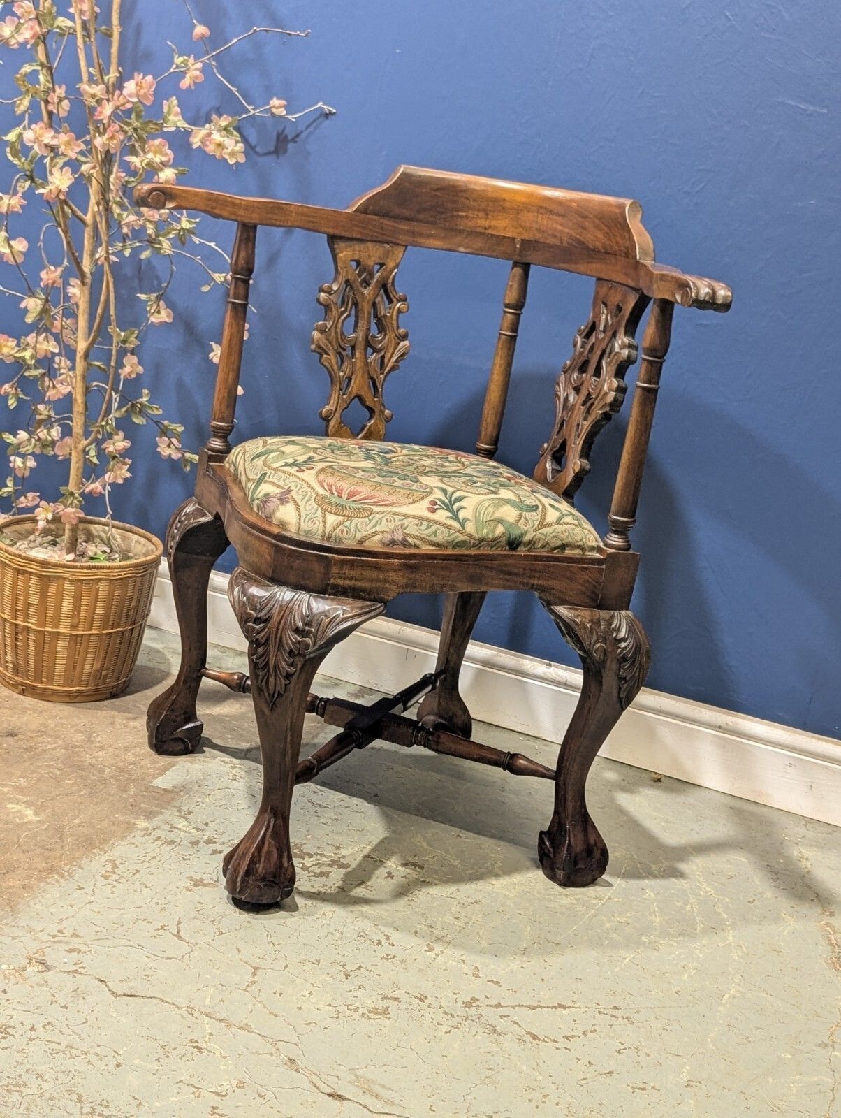 Chippendale Style Mahogany Corner Chair Edwardian Hall Ornate Carved Claw Feet
