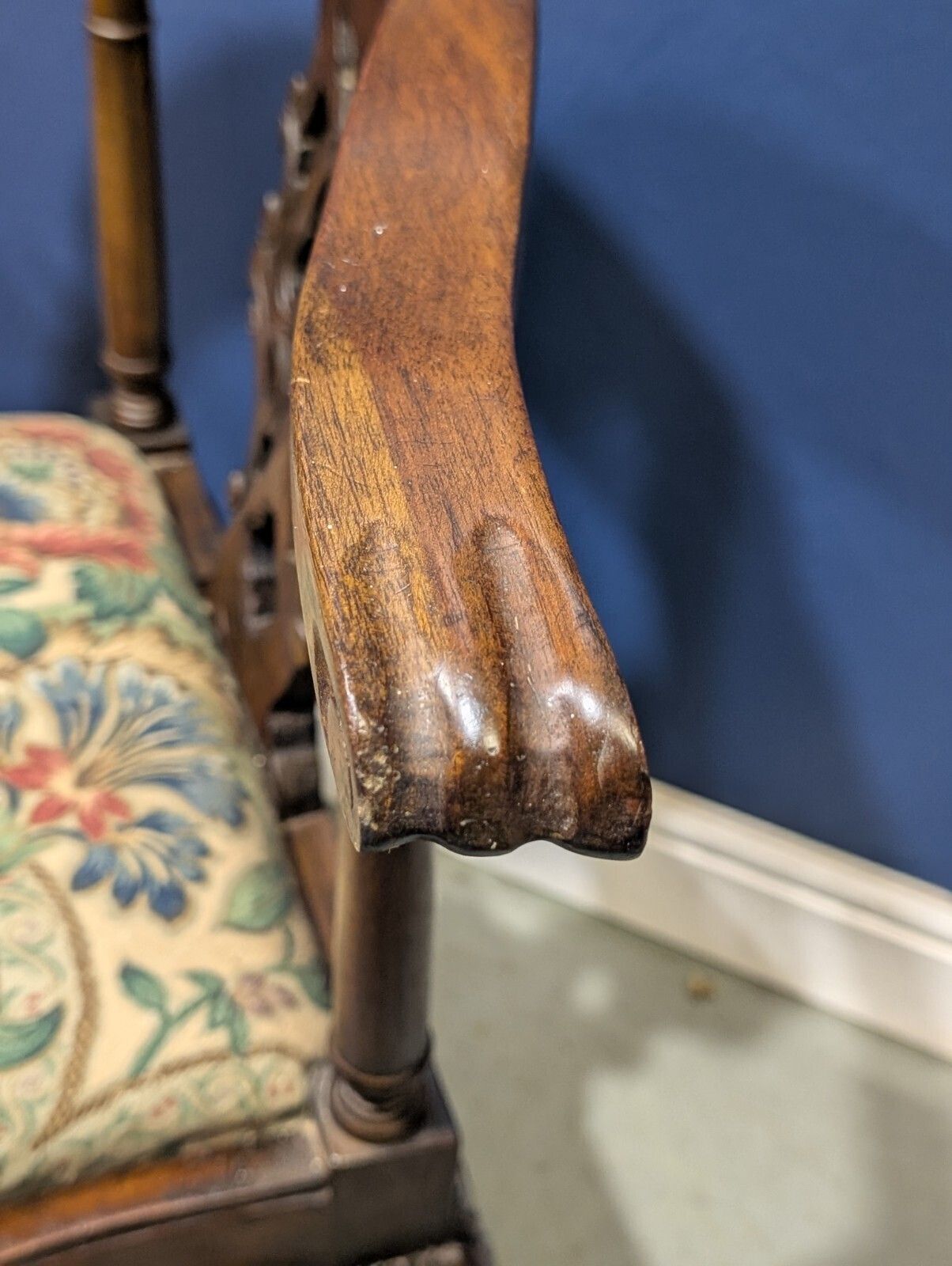 photo furniture Chippendale Style Mahogany Corner Chair Edwardian Hall Ornate Carved Claw Feet
