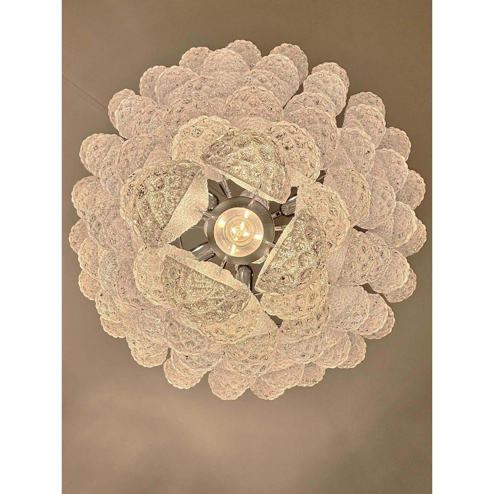 Mid Century Modern “Elegant Murano Glass ‘Conchiglie’ Chandelier – Venetian Masterpiece” photo vinterior