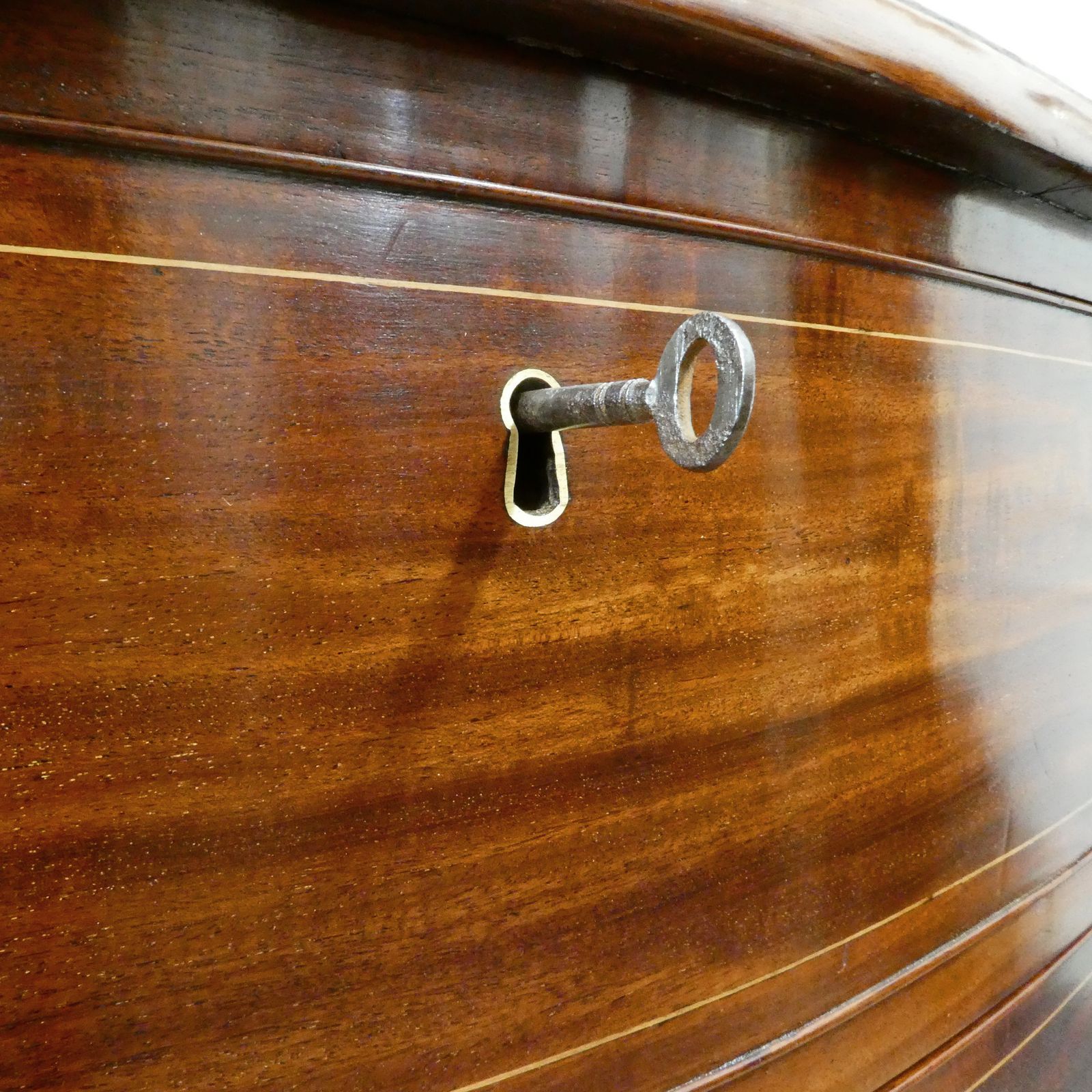 Georgian Mahogany Serpentine Fronted Chest Of Drawers Attributed To Gillows photo for sale