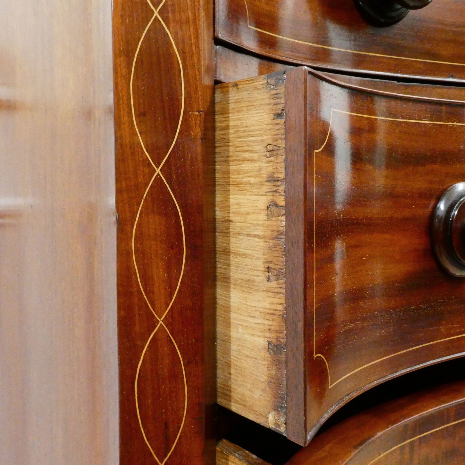 Furniture Georgian Mahogany Serpentine Fronted Chest Of Drawers Attributed To Gillows photo