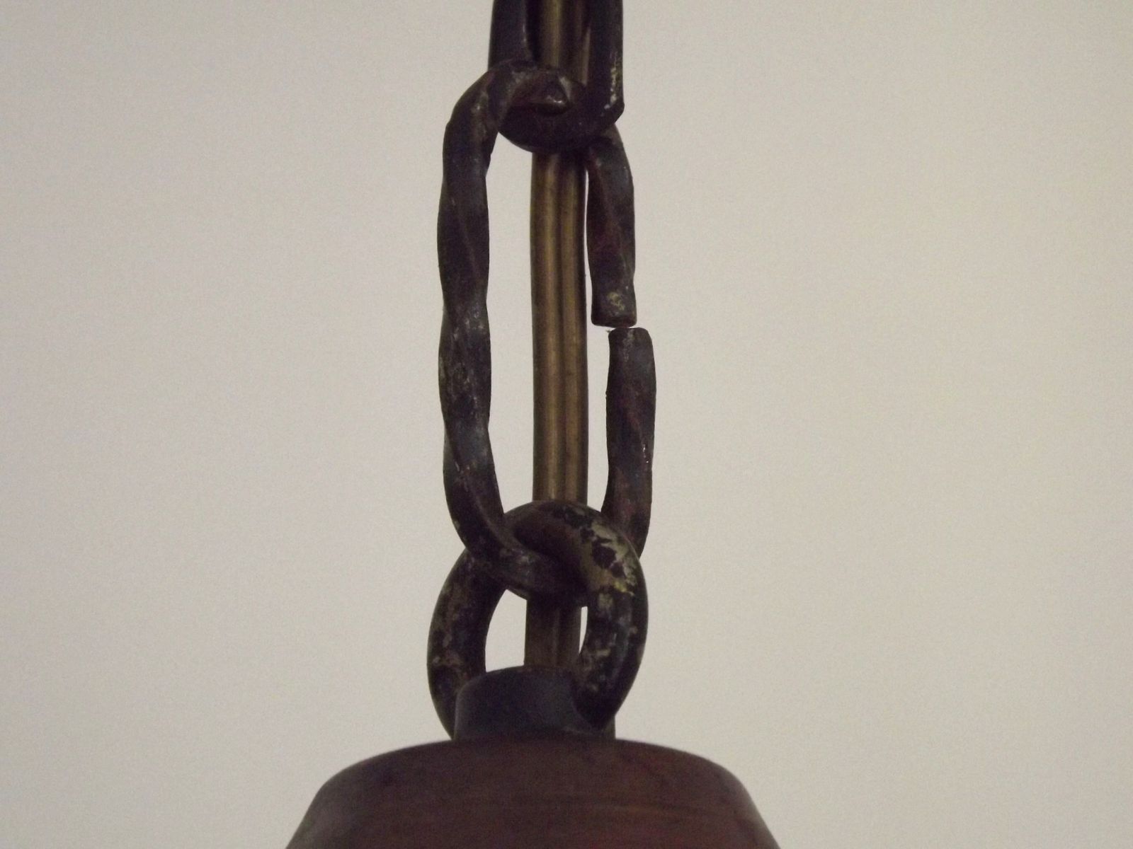 photo vintage Lanterne suspendue mid-century française en fer forgé et cuivre