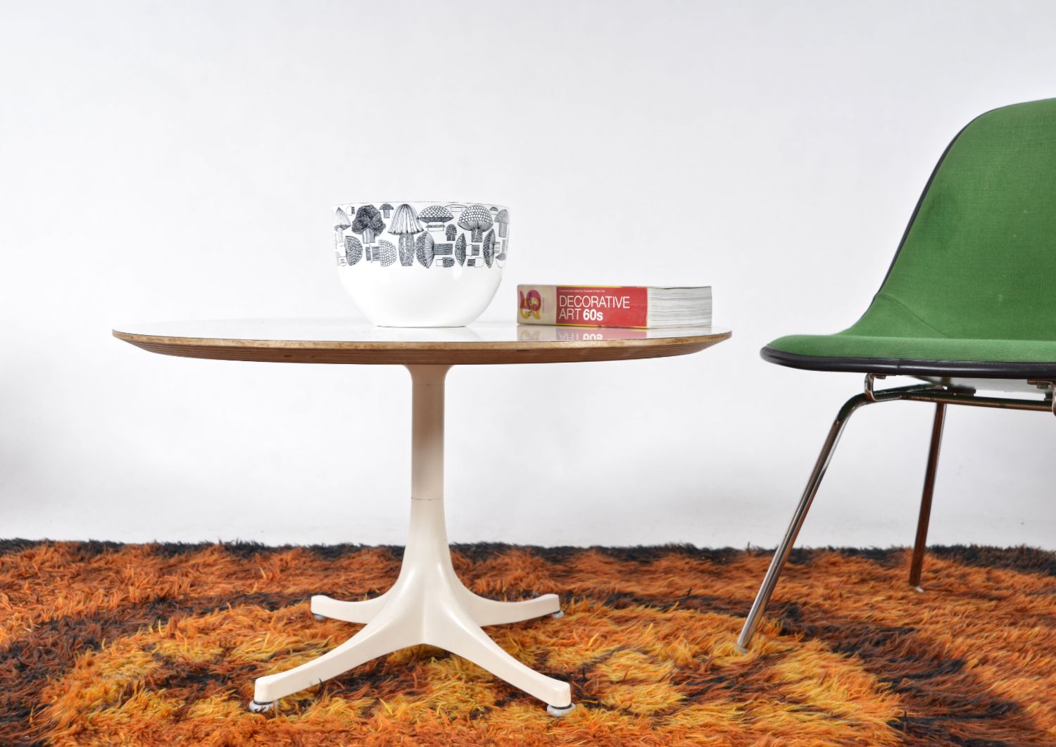 1960s Midcentury White Low Pedestal Coffee Side Table By George Nelson For Herman Miller Model 5452 photo for sale