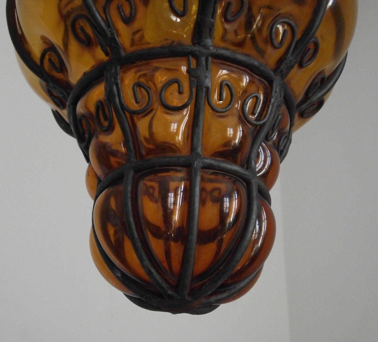 photo for sale Plafonnier en verre ambré de Murano, soufflé à la main, d'époque - style cage vénitien.