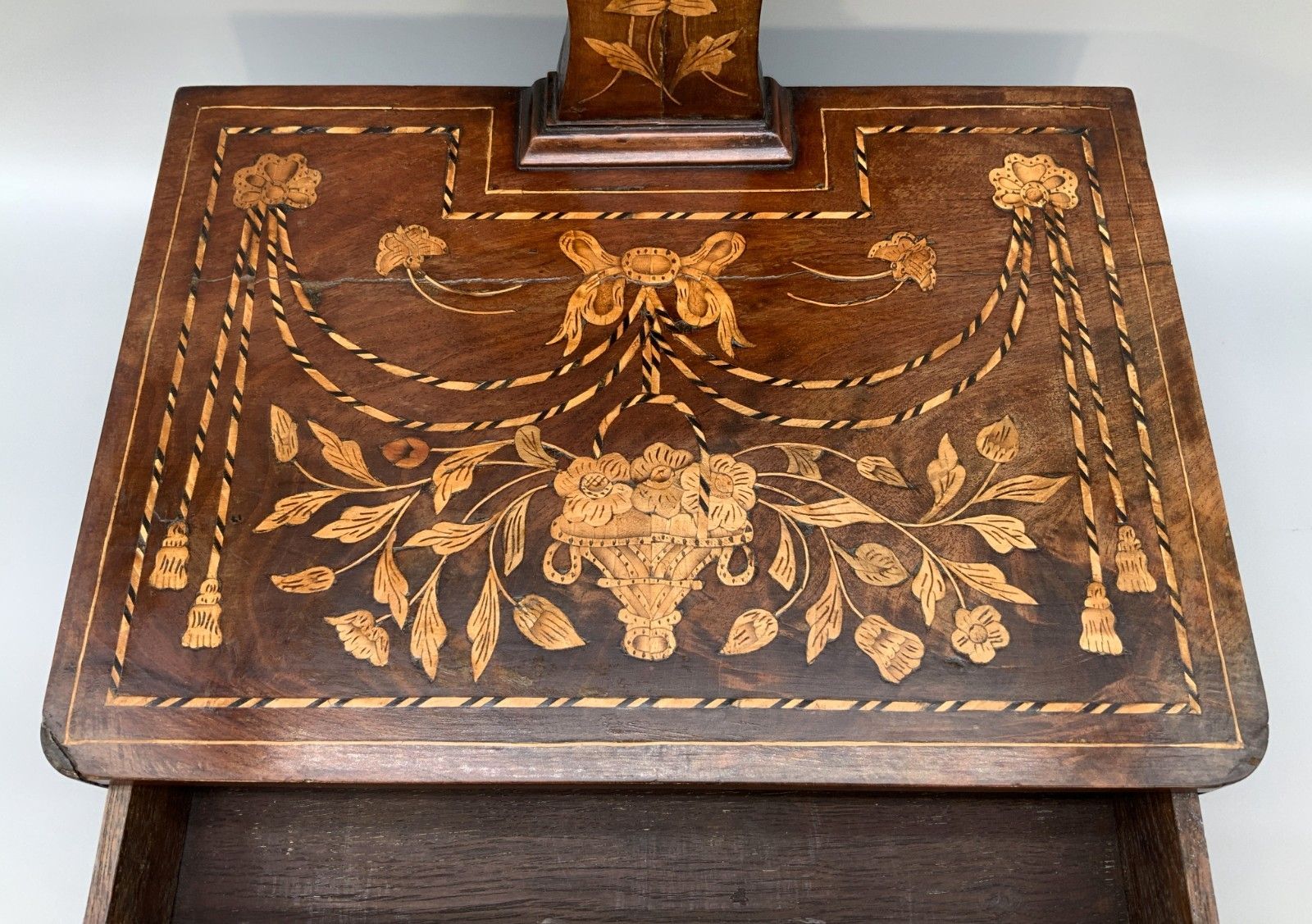photo furniture Dutch Marquetry Dressing Table Mirror 19th Century Toilet Swing Mirror Beautiful