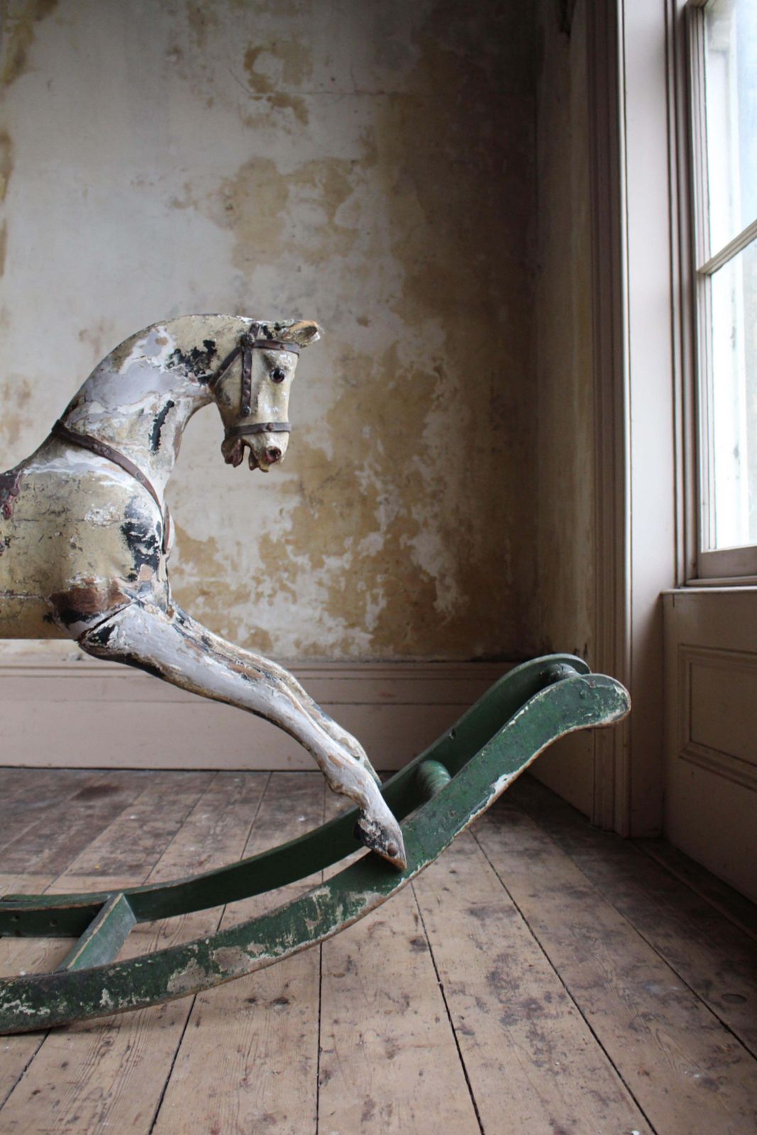 photo vintage 19th C English Country House Carved Wooden Rocking Horse G & J Lines Of London