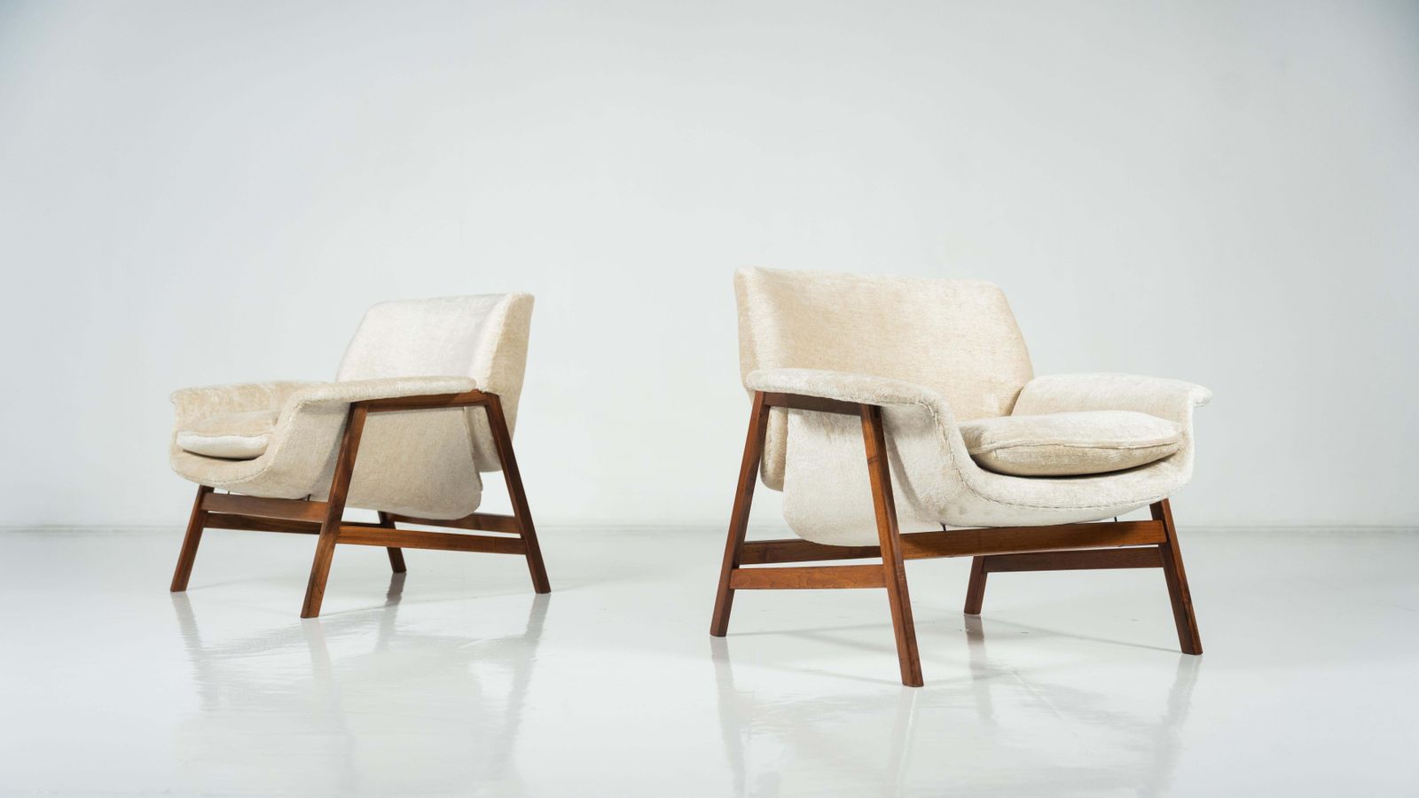 Pair Of Armchairs "849 " By Gianfranco Frattini For Cassina, 1960s photo vinterior