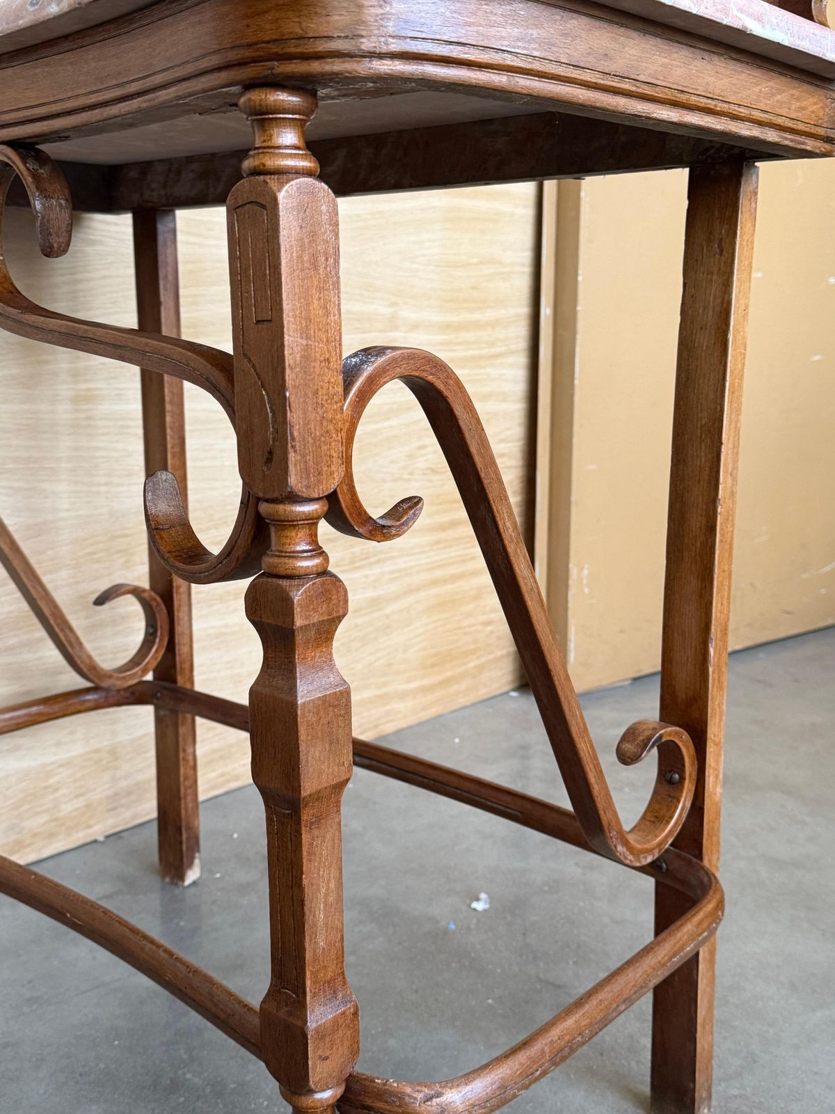 photo furniture Victorian Bentwood Thonet Style Dressing Table With Marble Top