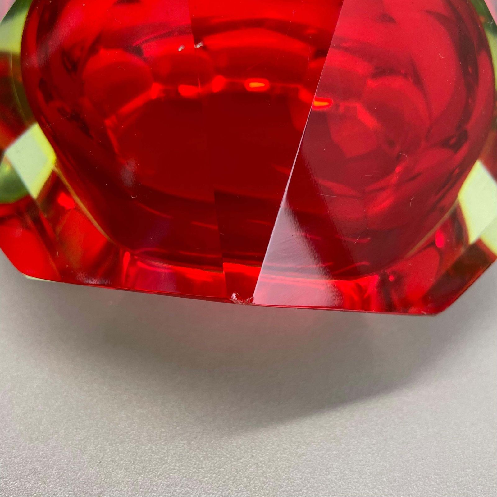 photo vintage Xxl 2.1kg Murano Glass Faceted "Diamond" Sommerso Element Ashtray, Italy, 1970s