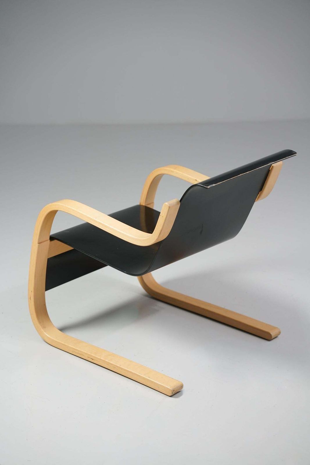 Model 42 "Pikku Paimio" Armchair, Alvar Aalto, Artek, Late 20th Century photo vinterior