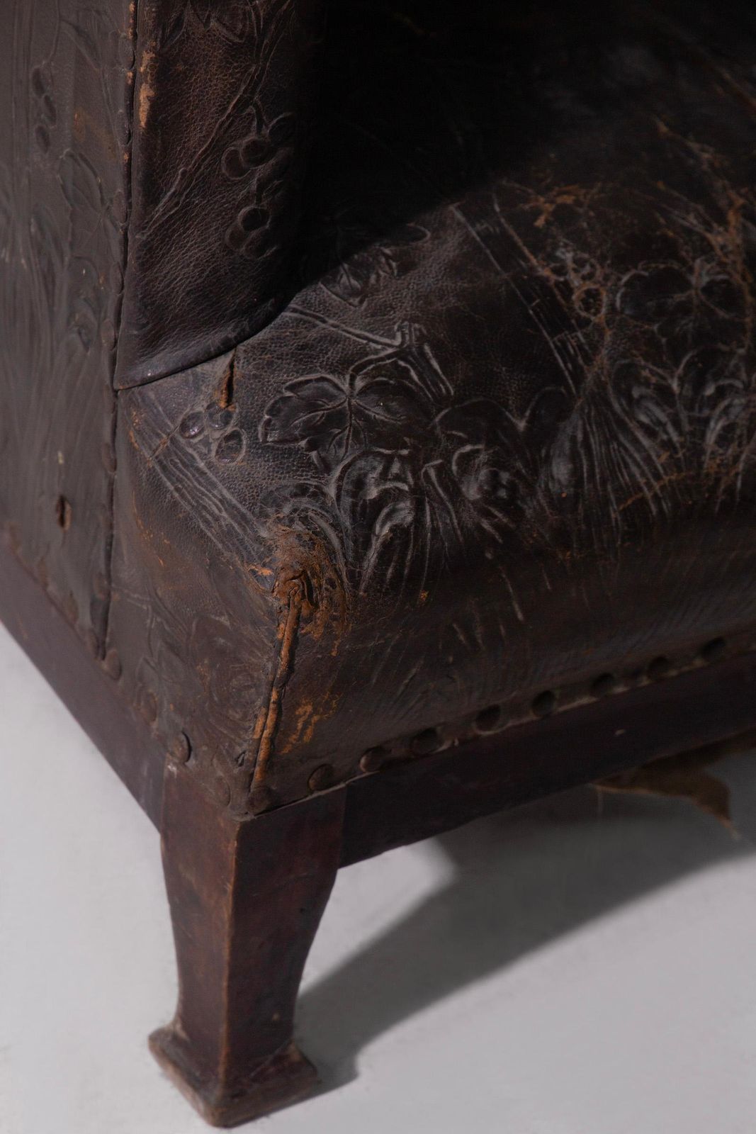 photo furniture Antique Italian Art Nouveau Leather Armchair With Floral Decorations