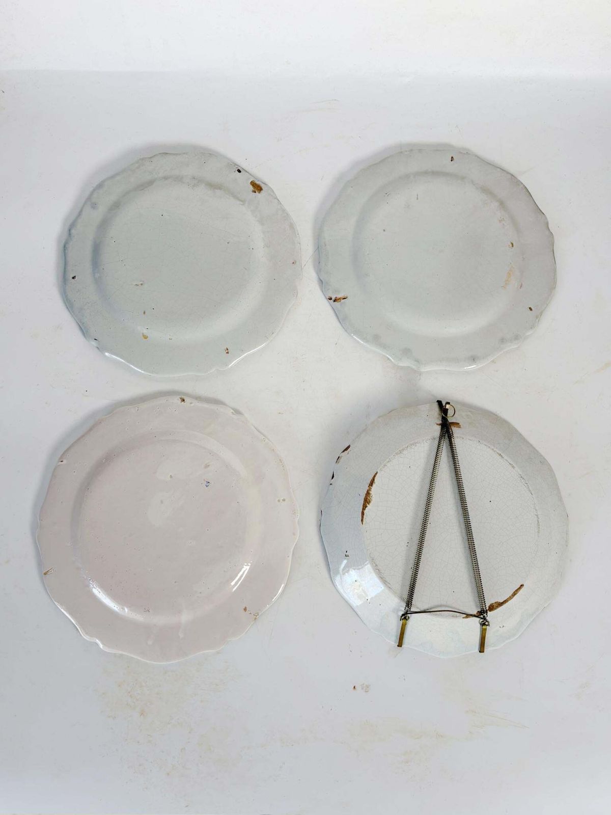 photo vinterior Set Of 4 Antique Pottery Plates, Decorative Motifs, France, Early 20th Century