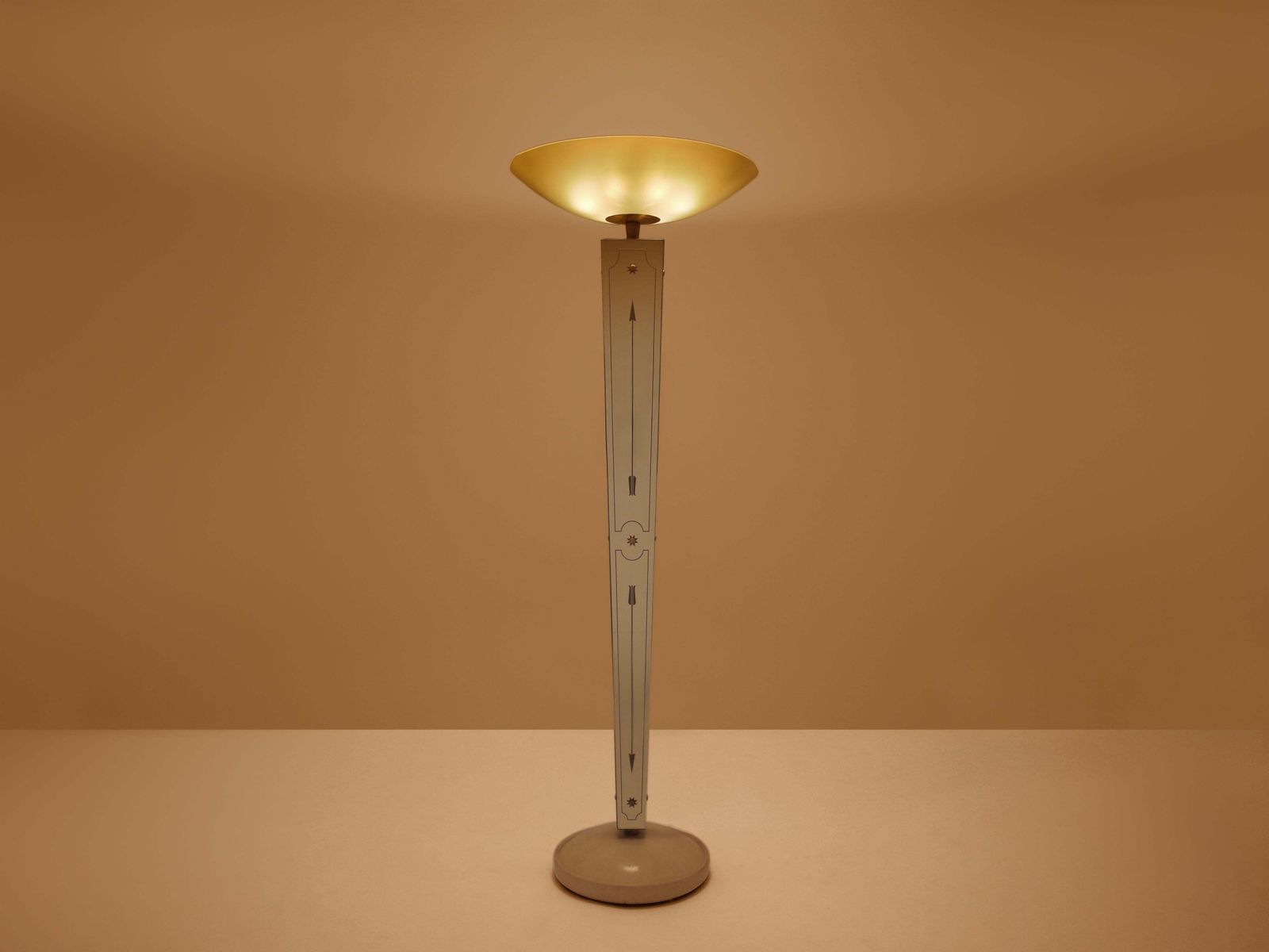 Lampadaire en bois laqué, miroir et laiton, par Emilio Lancia, 1940 photo for sale