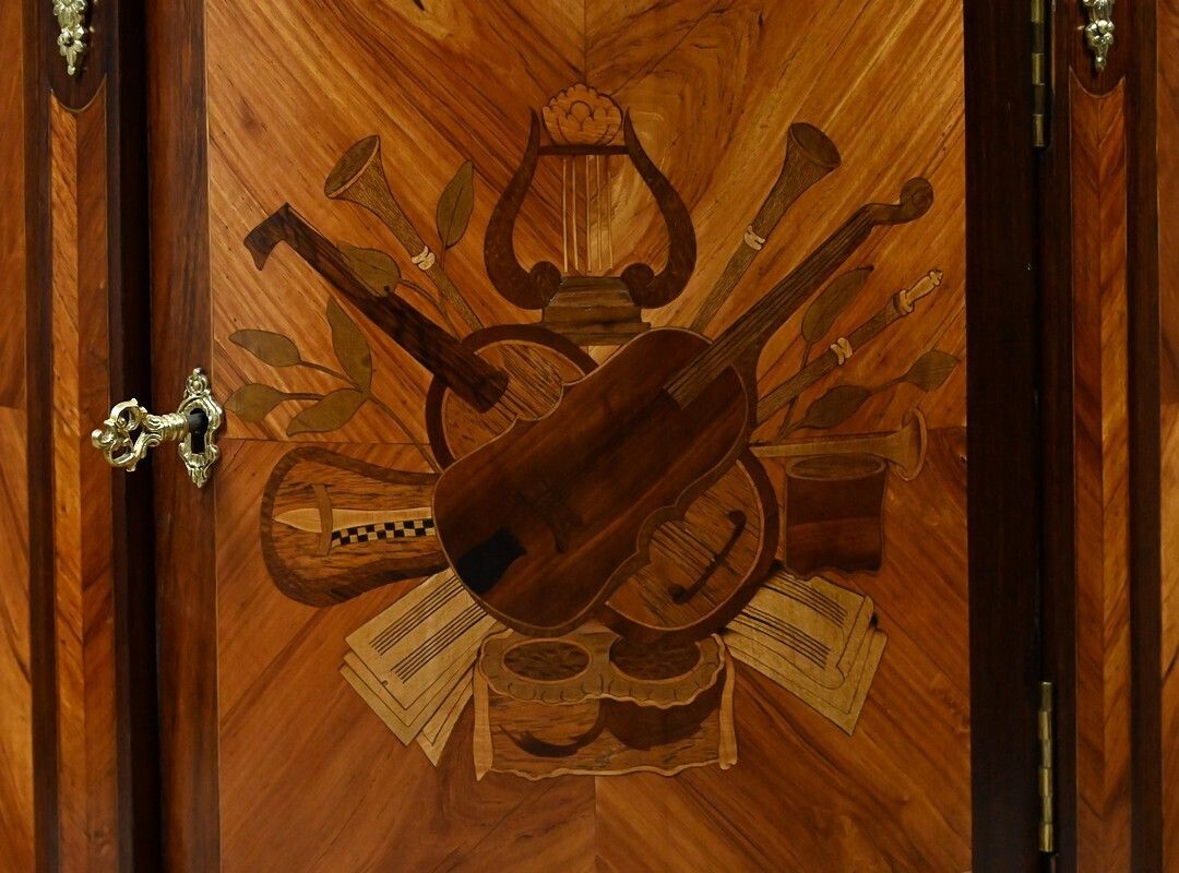 photo vinterior Small Louis XVI Style Marquetry Parlor Cabinet – Mid 19th Century