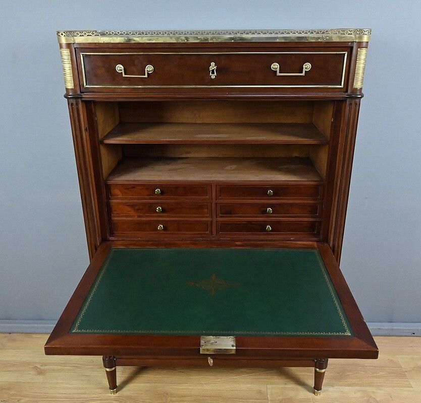photo vinterior Mahogany Secretary Desk, Louis XVI Period – Late 18th Century
