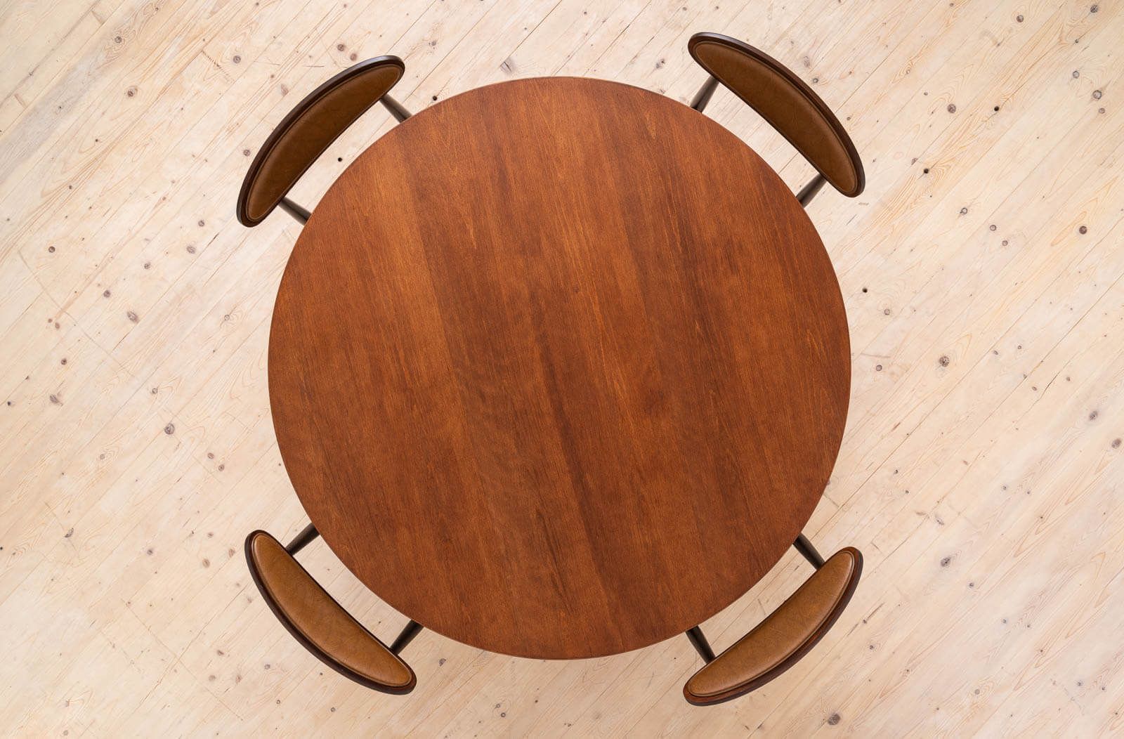 Mid Century Modern Dining Set, Round Table With 4 Fredrik Kayser Chairs No. 125b photo furniture