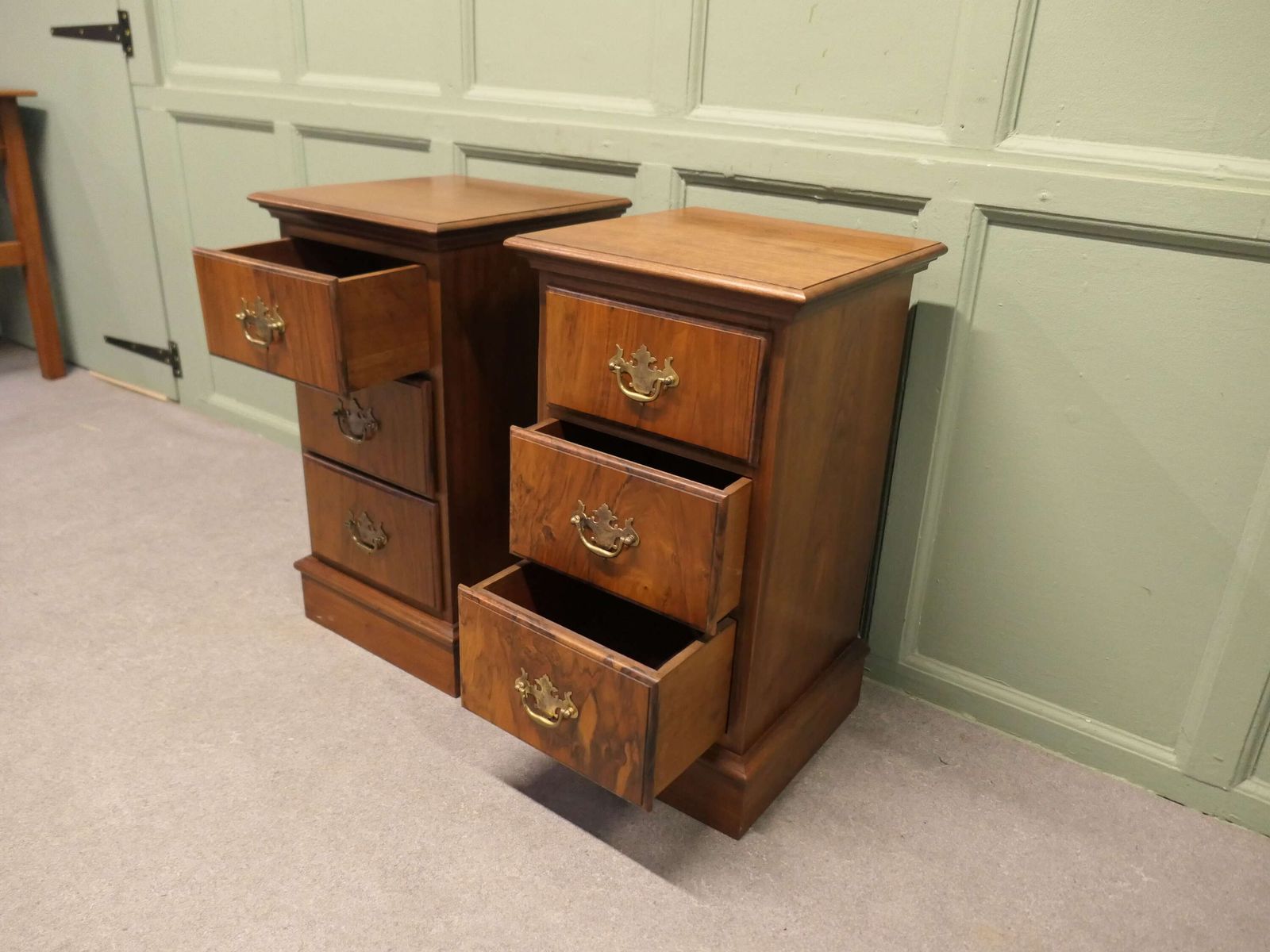 A Pair Of Art Deco Walnut Bedside Chest Of Drawers photo Furniture