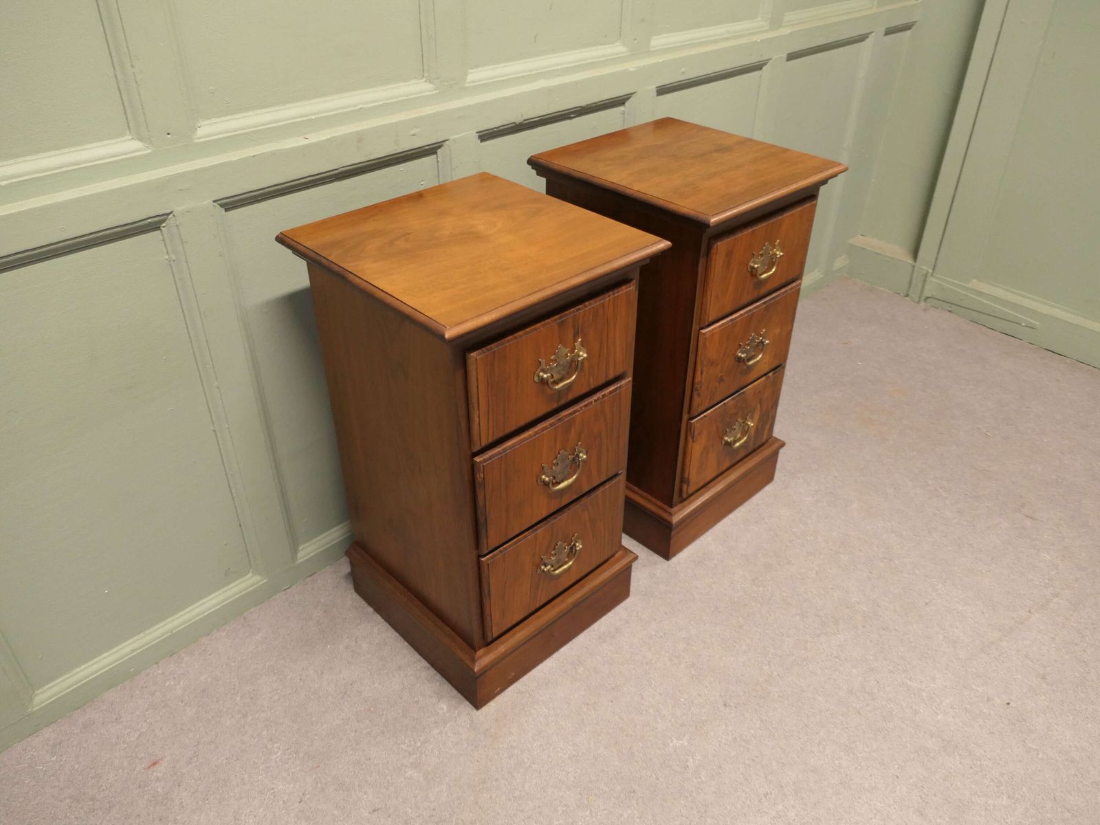 A Pair Of Art Deco Walnut Bedside Chest Of Drawers photo vinterior