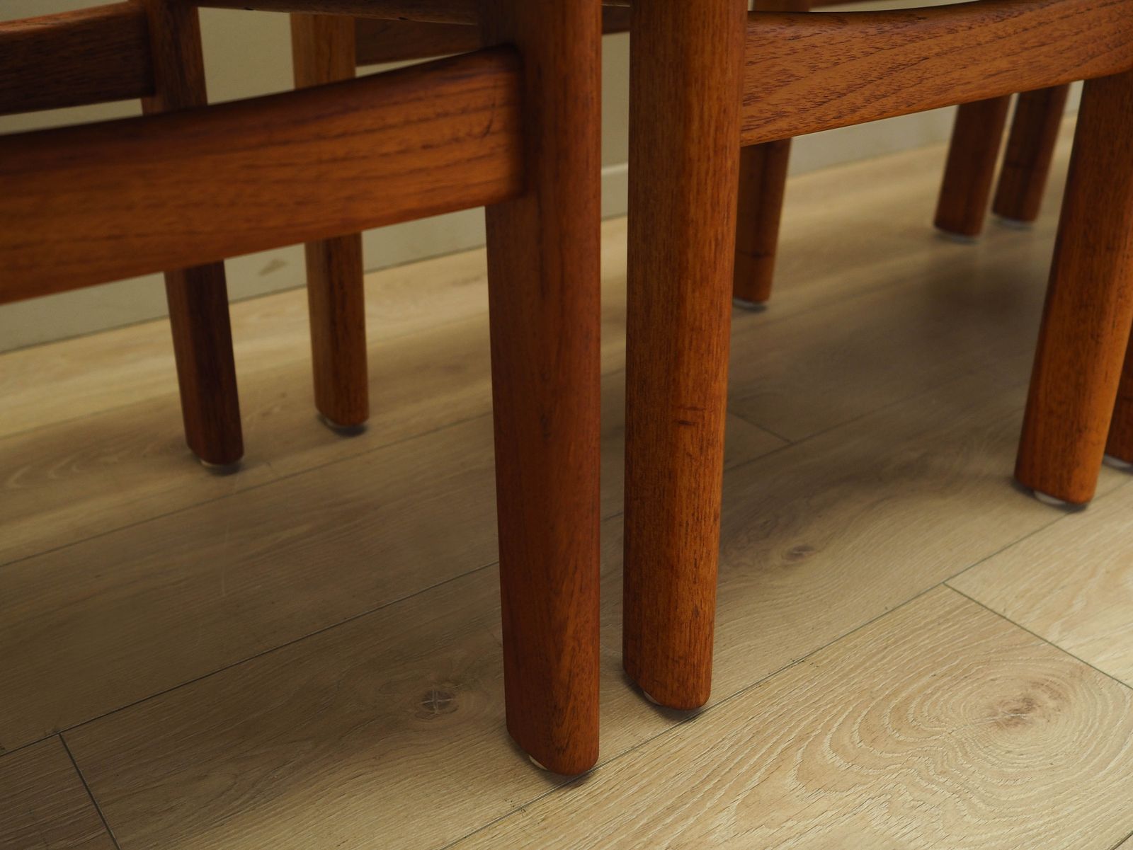 photo furniture Set Of Four Teak Chairs Danish Design 1960s Designer Niels Koefoed Manufacturer Glostrup
