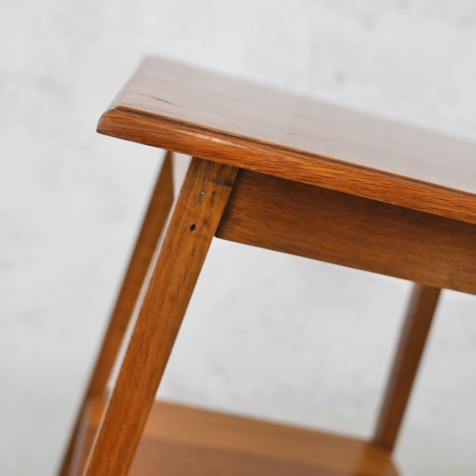 photo vintage Antique Light Oak Arts & Crafts Two Tier Side Table Vintage #103120