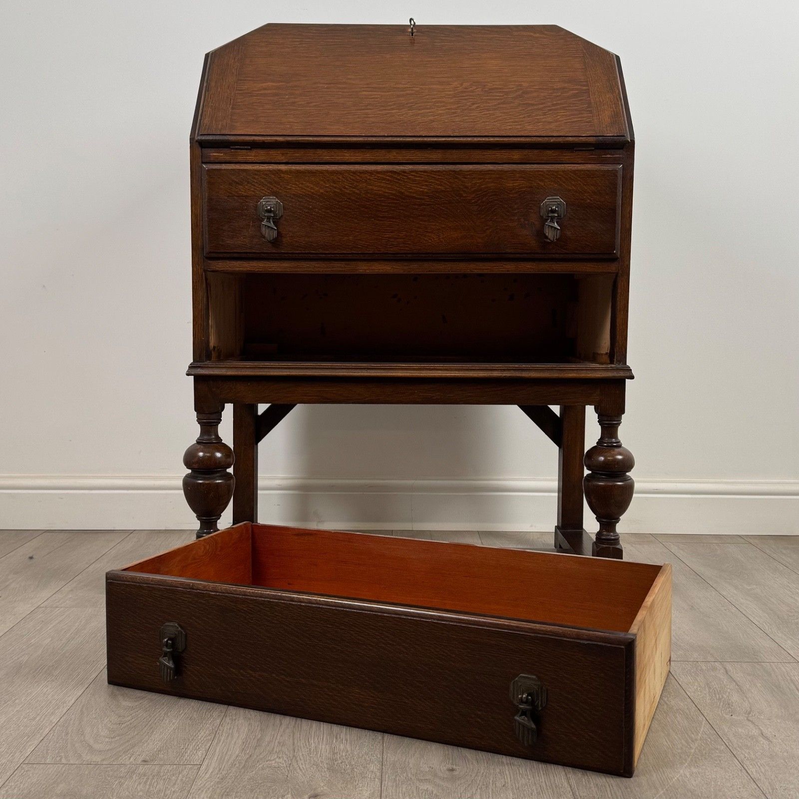 365.0 Antique 20th Century Good Quality Bureau In Oak photo
