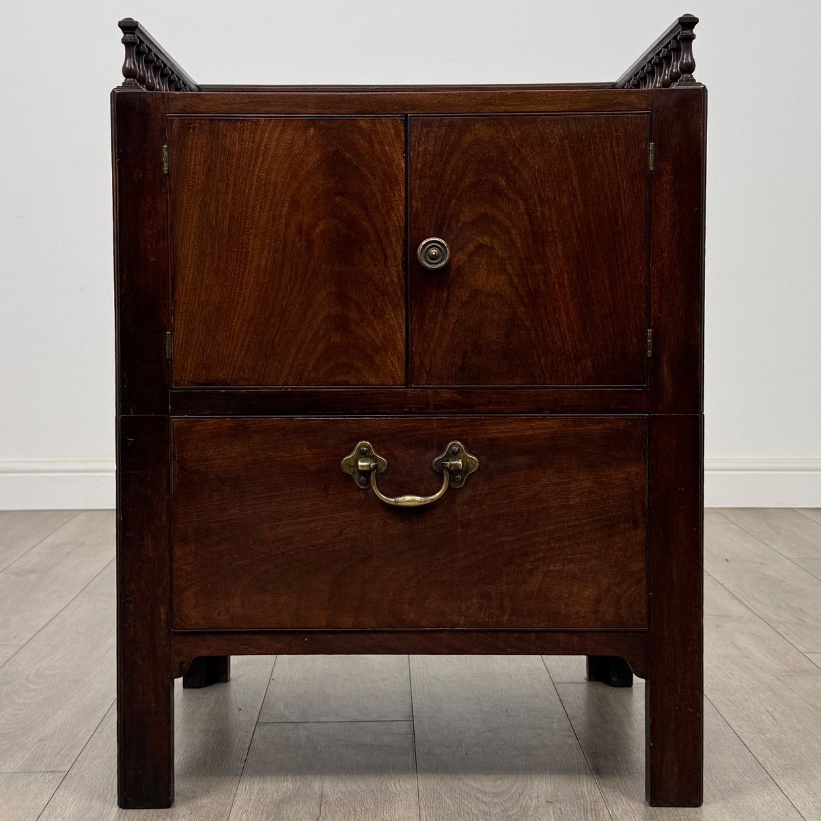 Antique 18th Century Unique Fine Quality Cabinet In Mahogany