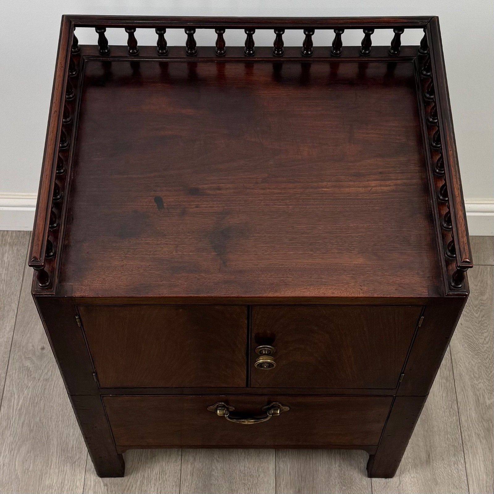photo for sale Antique 18th Century Unique Fine Quality Cabinet In Mahogany ( Af 5207 )