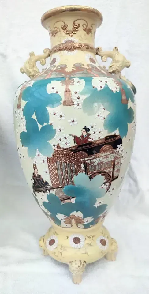 A Pair Of Exceptionally Large Japanese Mirror Vases photo vinterior