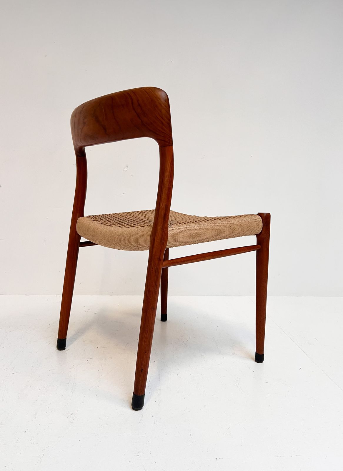 photo buy Refurbished Set Of 4 Model 75 Chairs By Niels Møller, 1960s