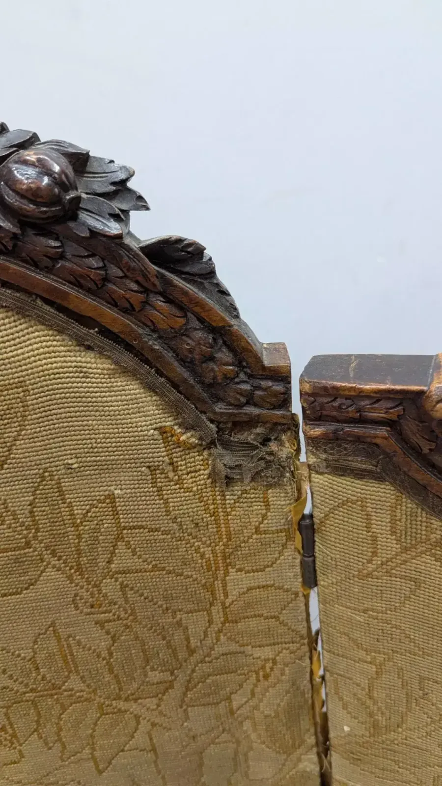 Home Fixtures Baroque Screen In Carved Walnut And Fabric photo