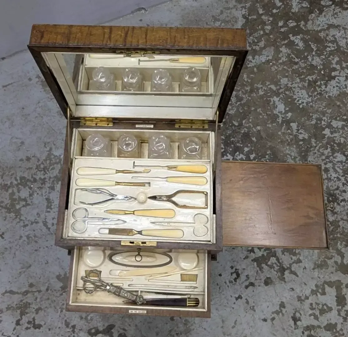 Mappin And Webb English Style Bathroom Cabinet photo Furniture