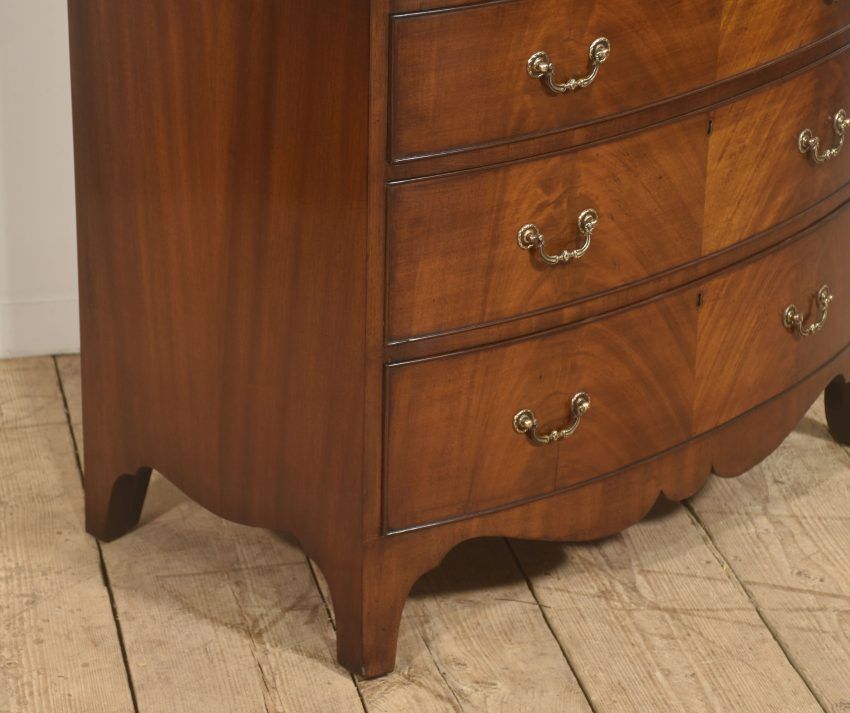 photo furniture George III Style Mahogany Serpentine Chest Of Drawers