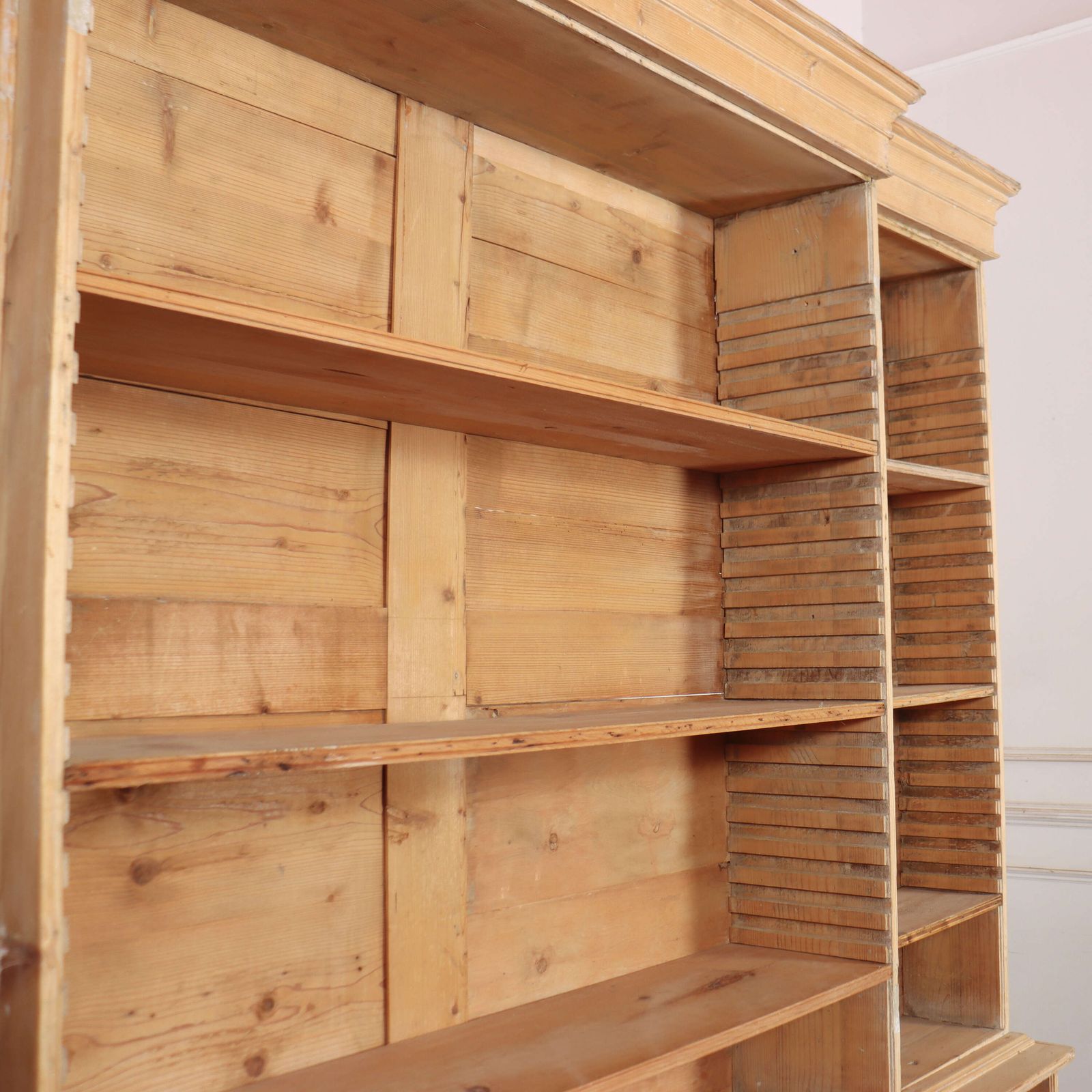 photo furniture Georgian Pine Open Bookcase, 1700s