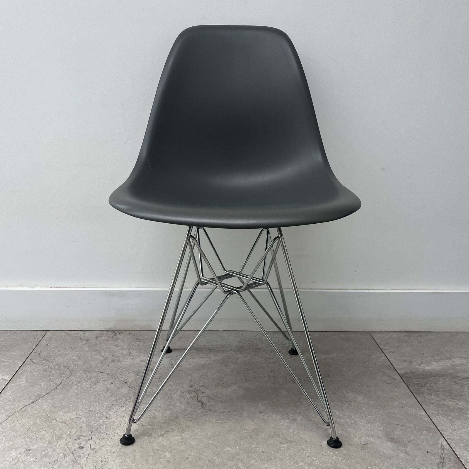Charles Eames Dsr For Vitra photo furniture